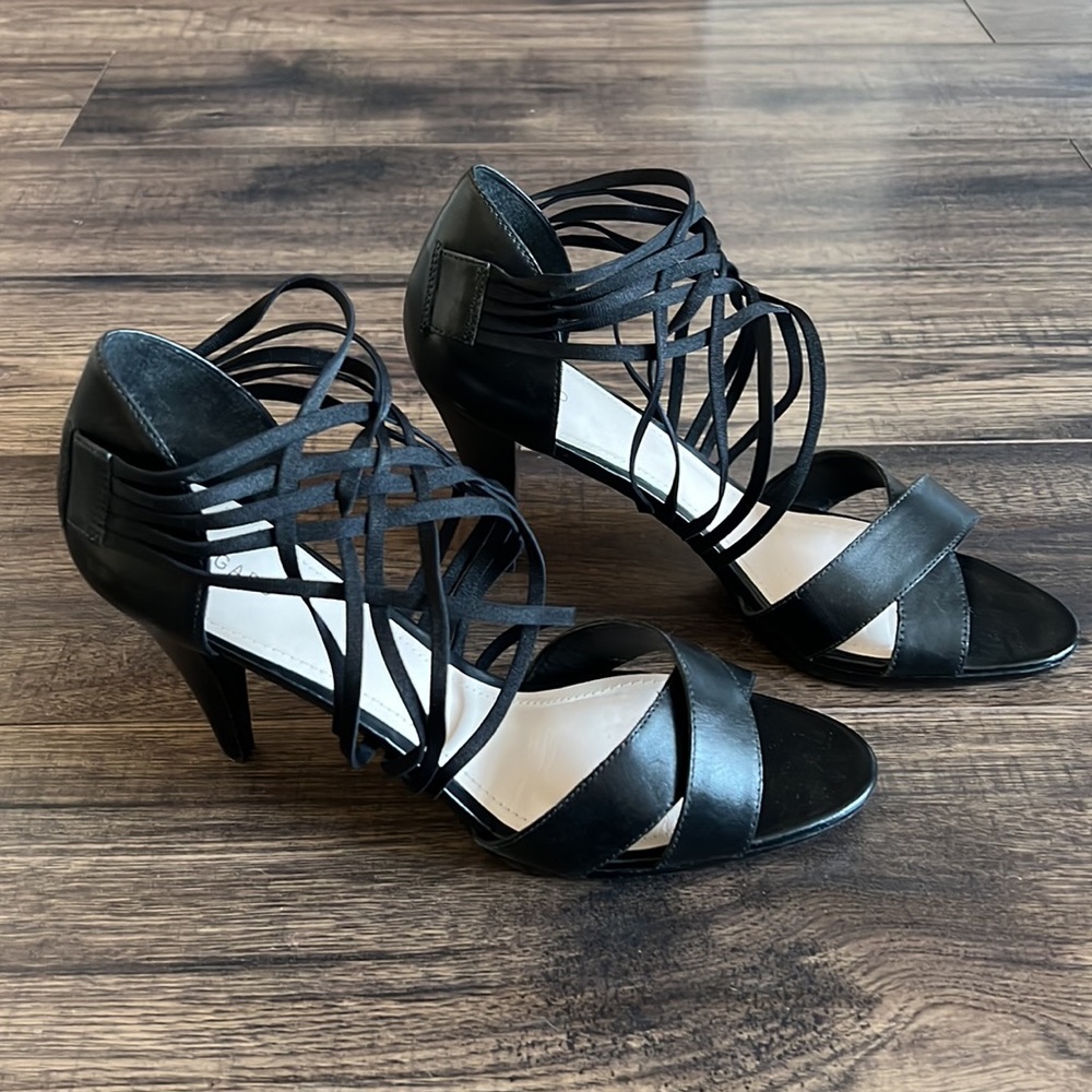 Pegabo Heels - Picture 3 of 9